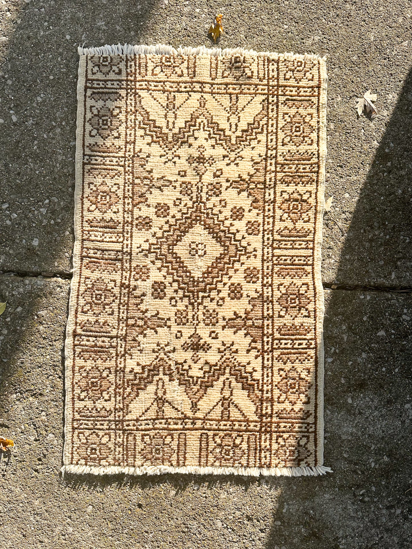 Cream & Brown Vintage Rug - 4’ x 2.5’